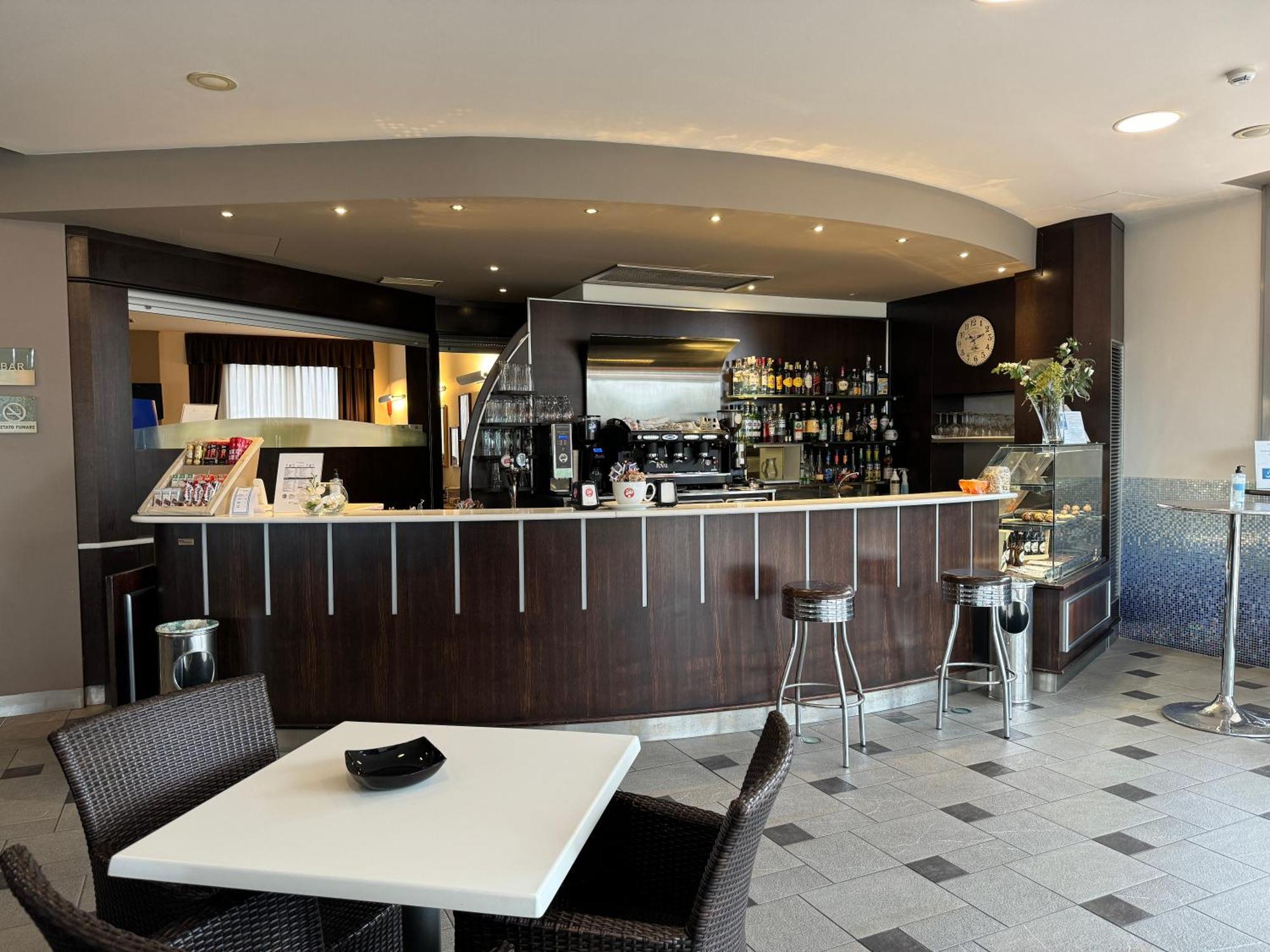 Euro Hotel Imola Esterno foto