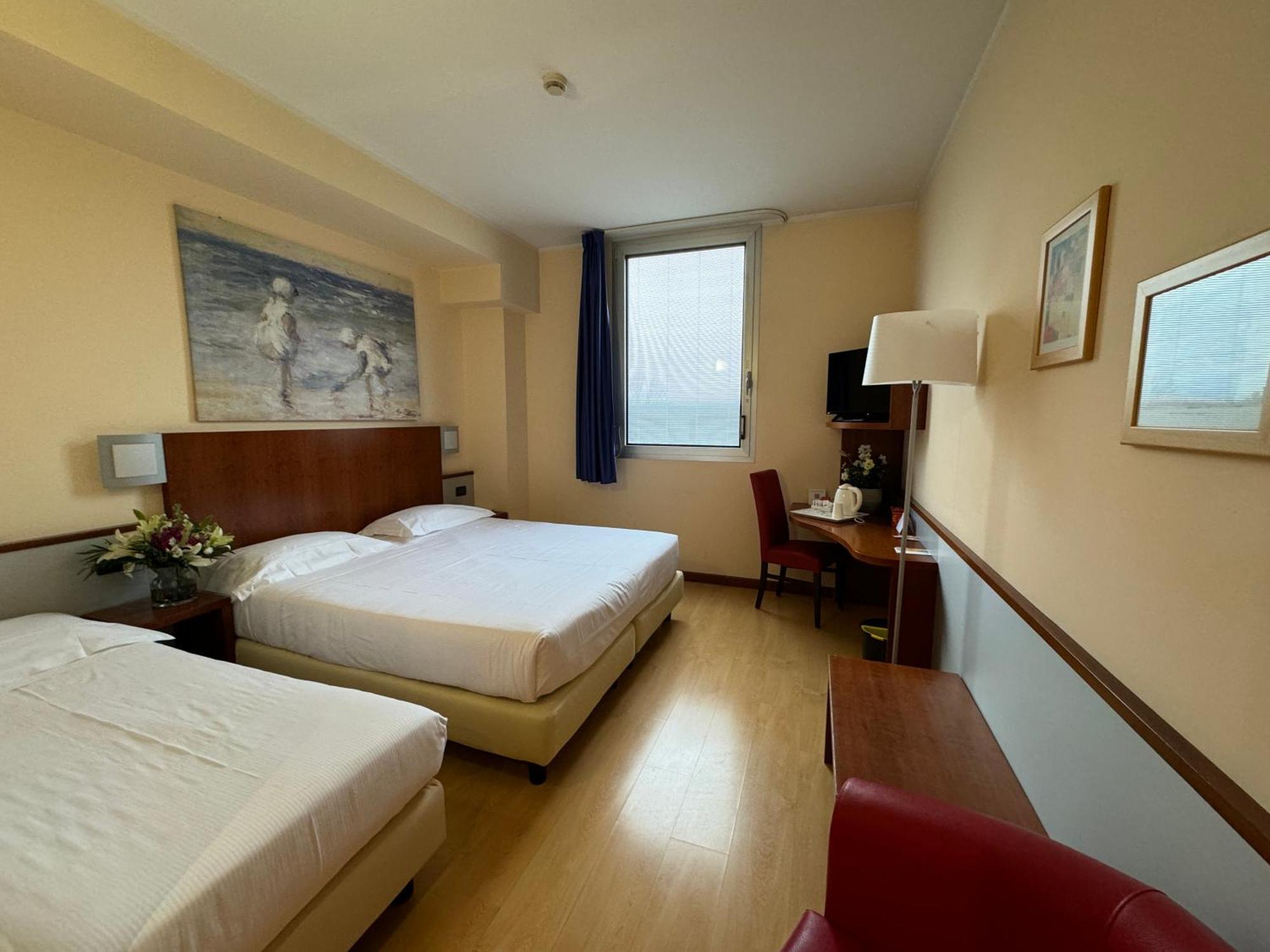 Euro Hotel Imola Esterno foto