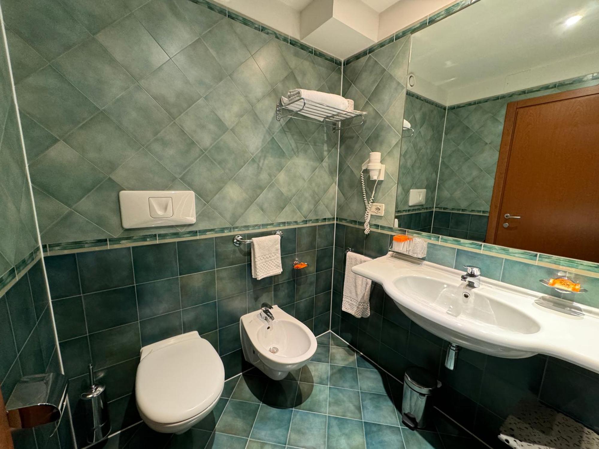 Euro Hotel Imola Esterno foto