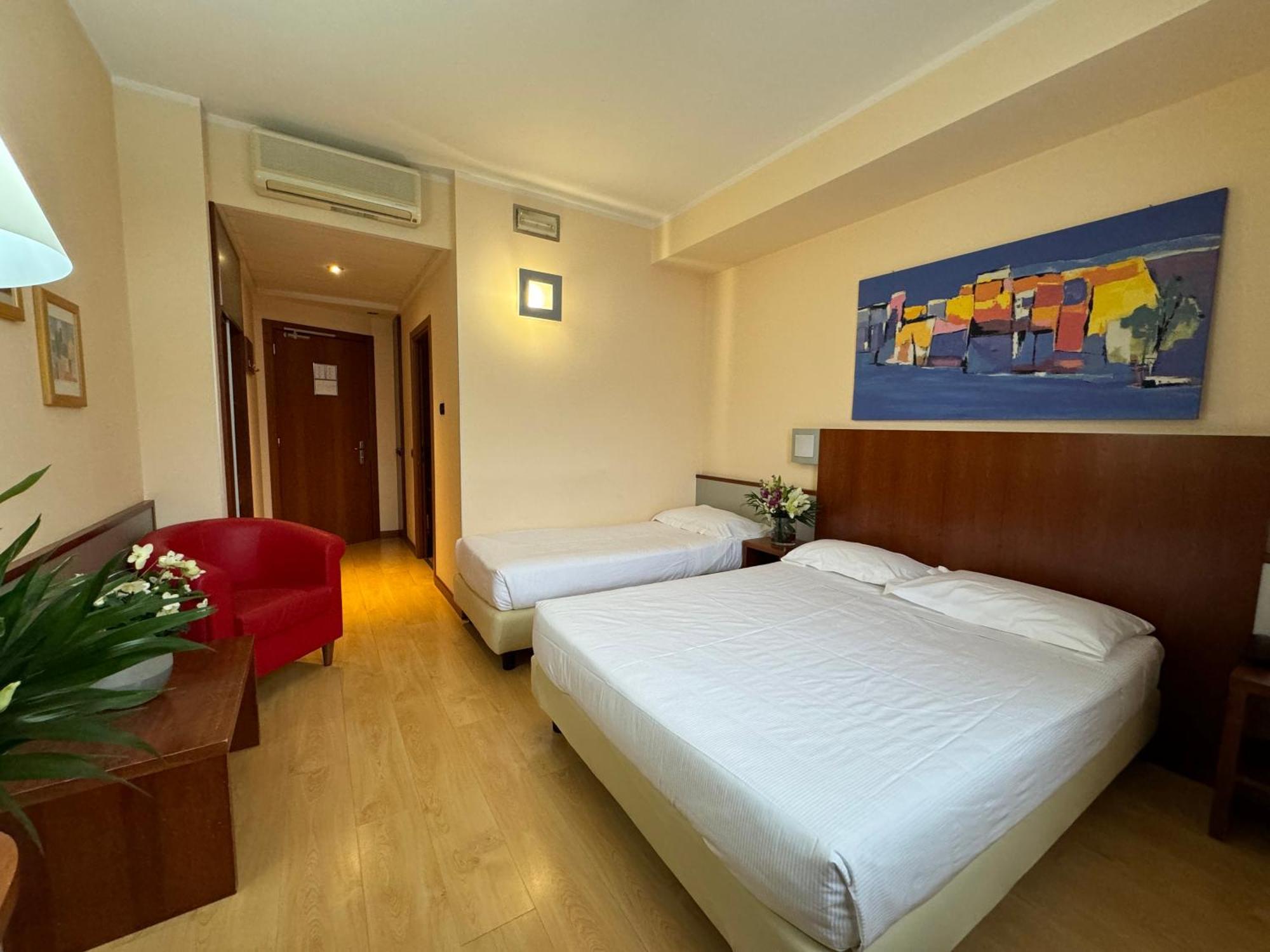 Euro Hotel Imola Esterno foto