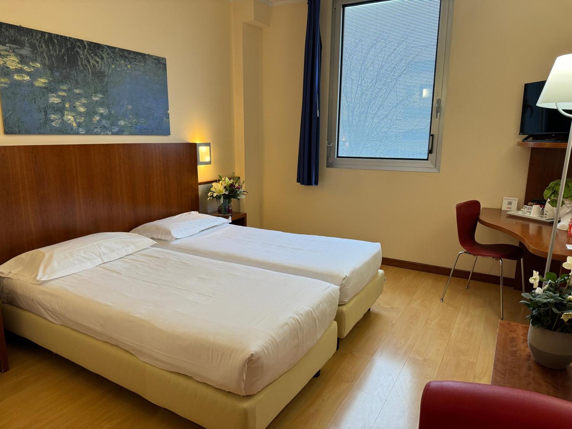Euro Hotel Imola Esterno foto
