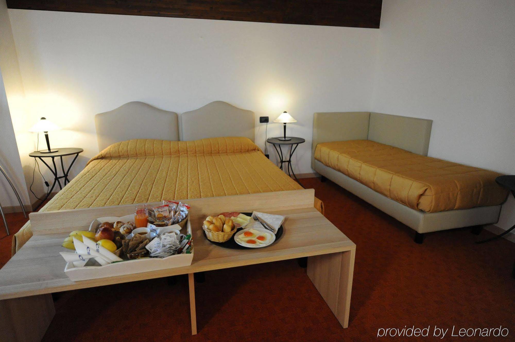 Euro Hotel Imola Esterno foto