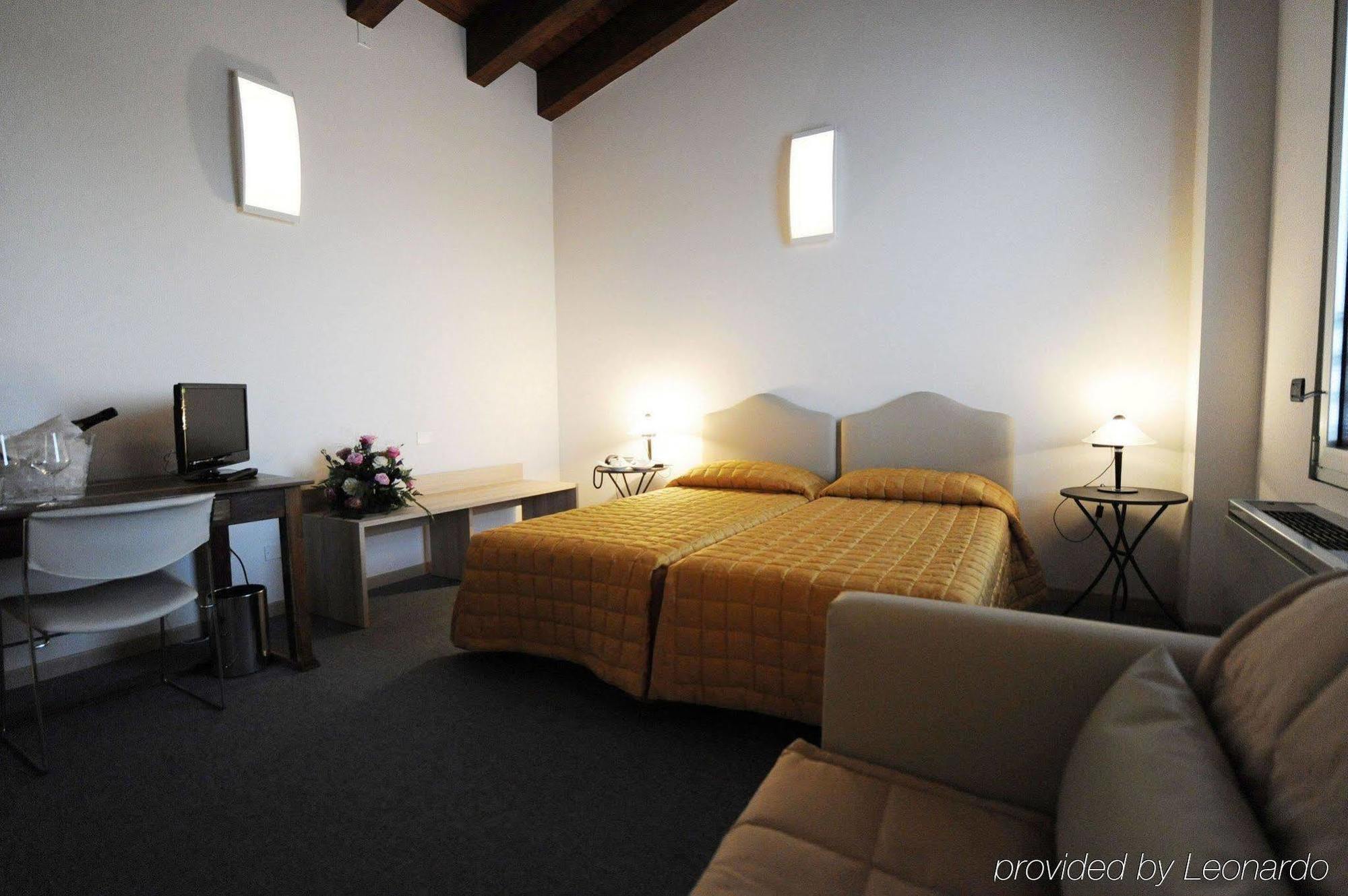 Euro Hotel Imola Esterno foto